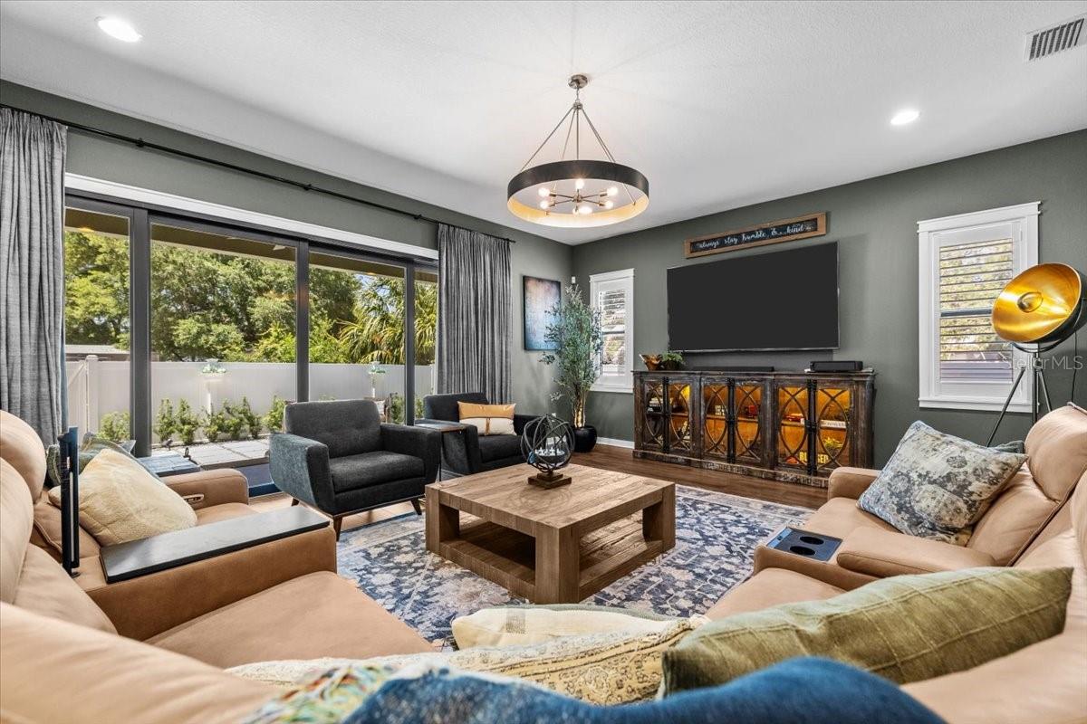 Image 14 of 44 For 3804 Darwin Avenue