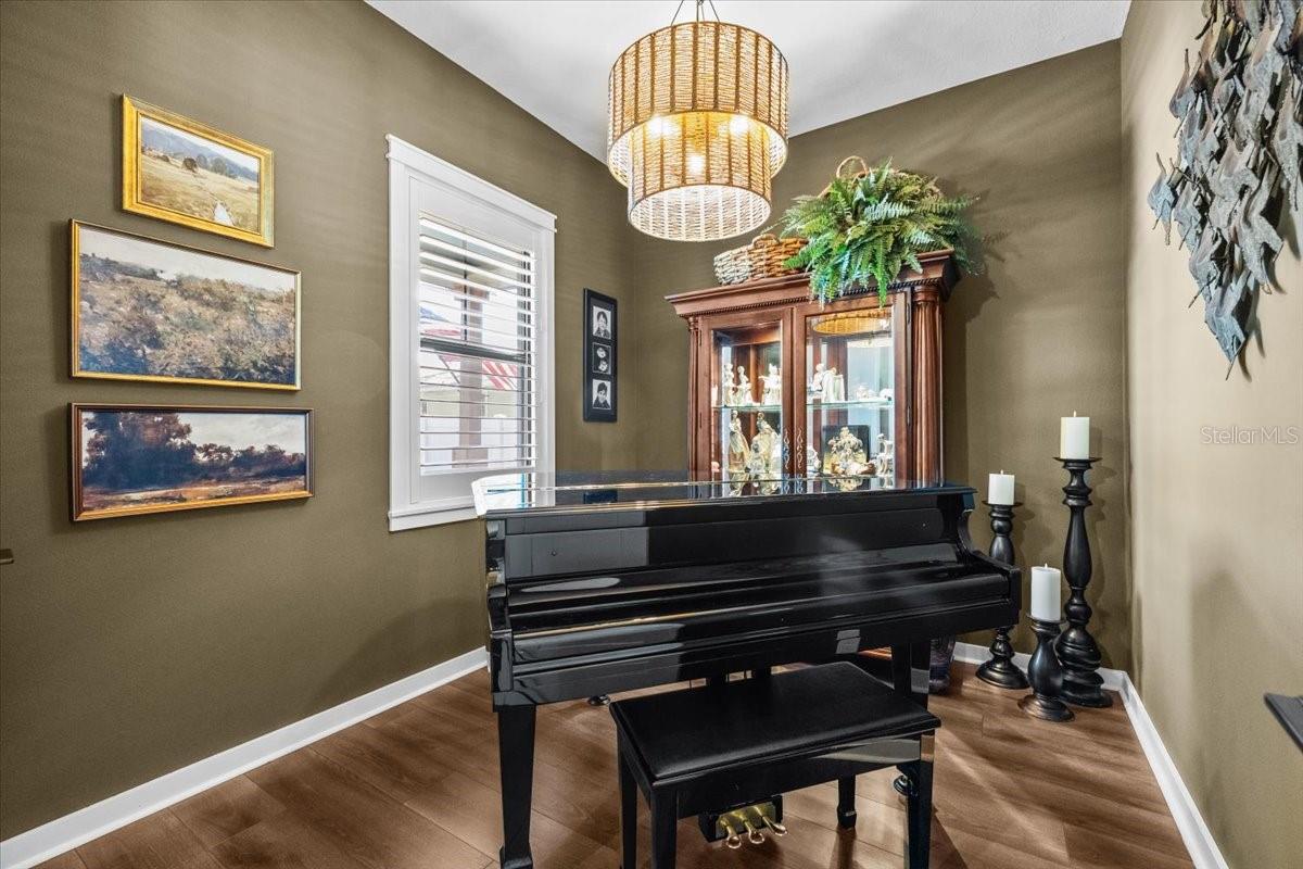 Image 17 of 44 For 3804 Darwin Avenue