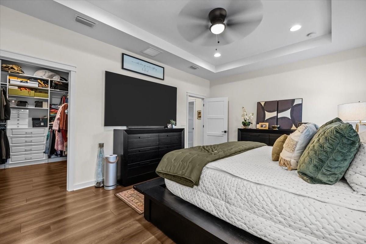 Image 23 of 44 For 3804 Darwin Avenue