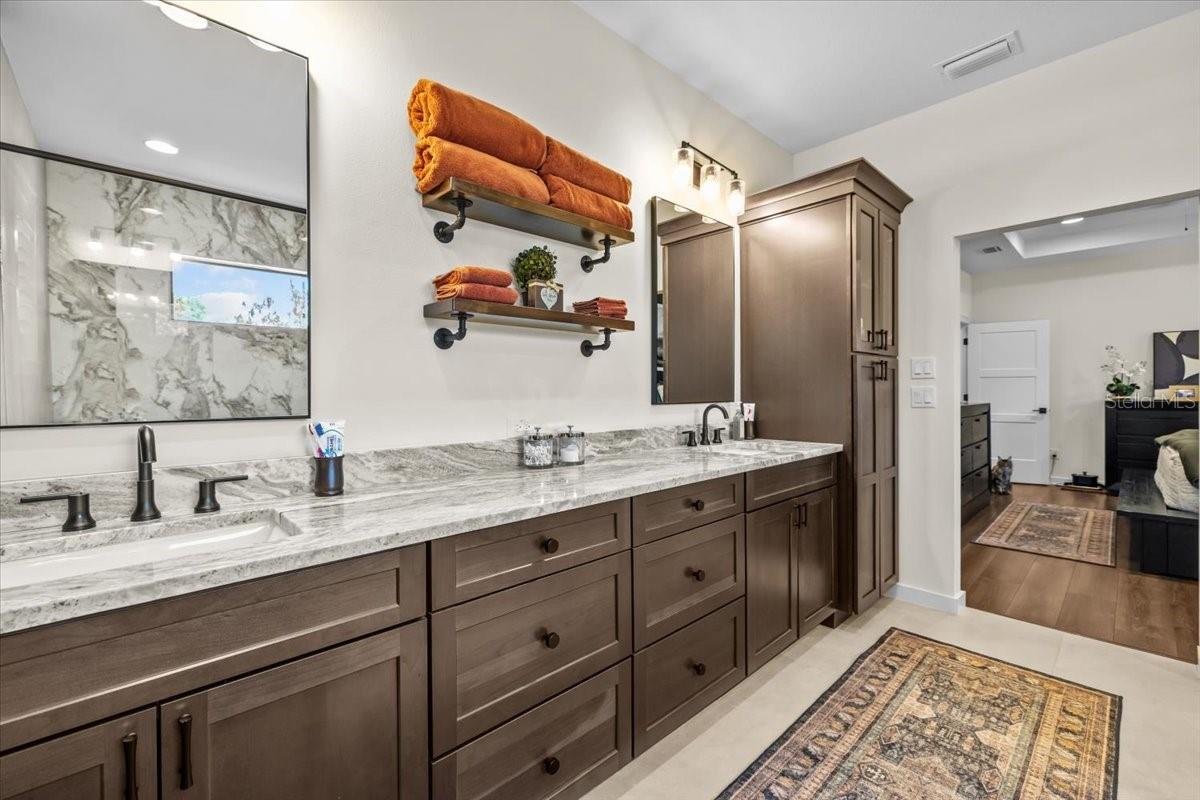 Image 24 of 44 For 3804 Darwin Avenue