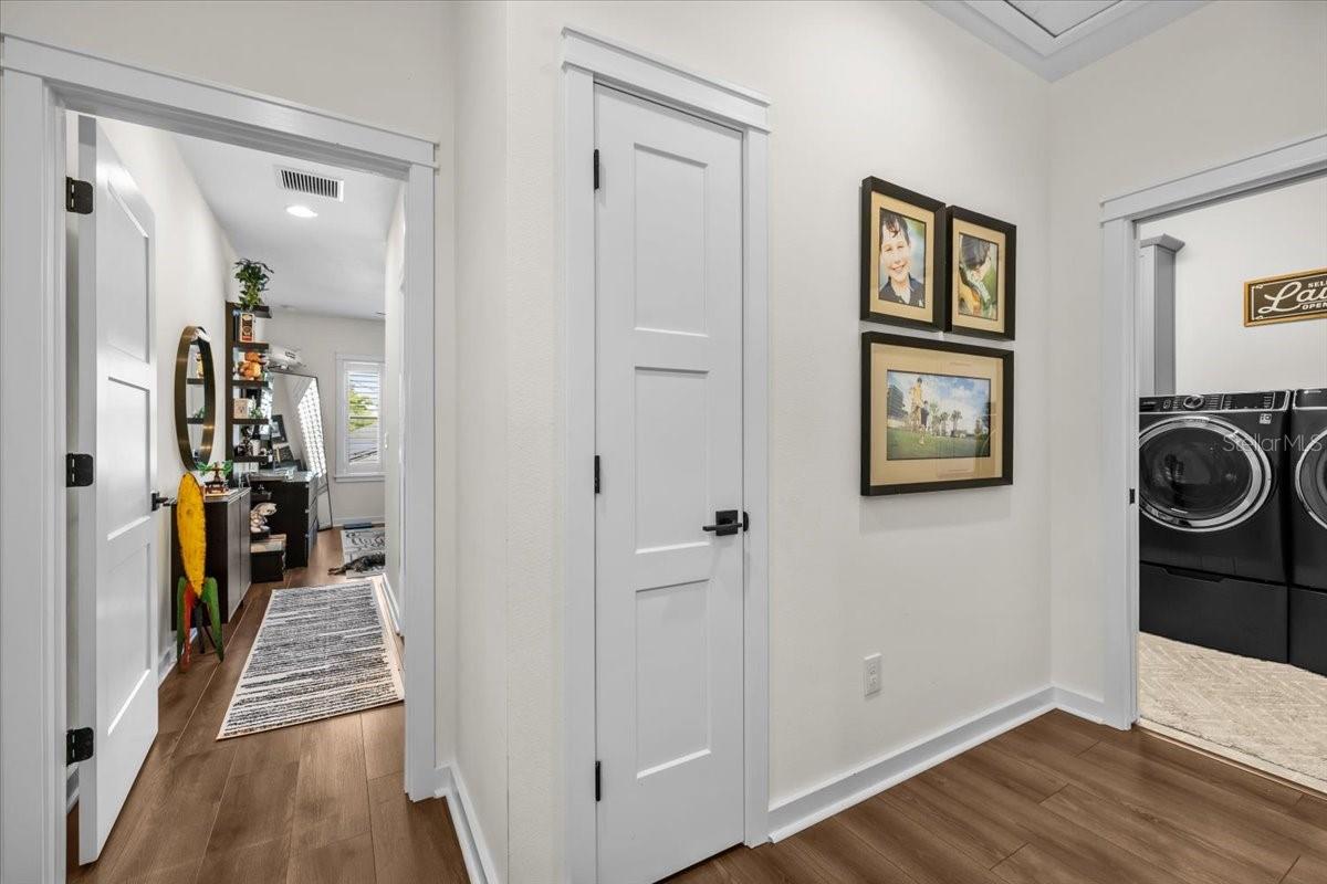 Image 33 of 44 For 3804 Darwin Avenue