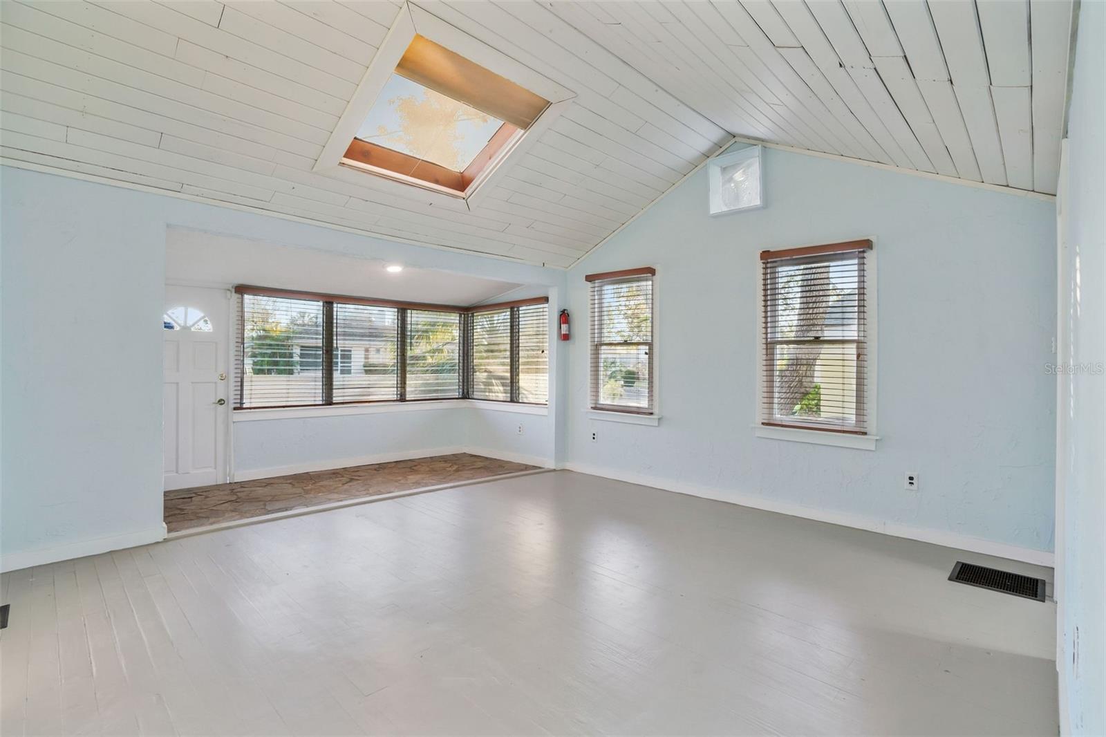 Image 13 of 18 For 412 Pleasant Street