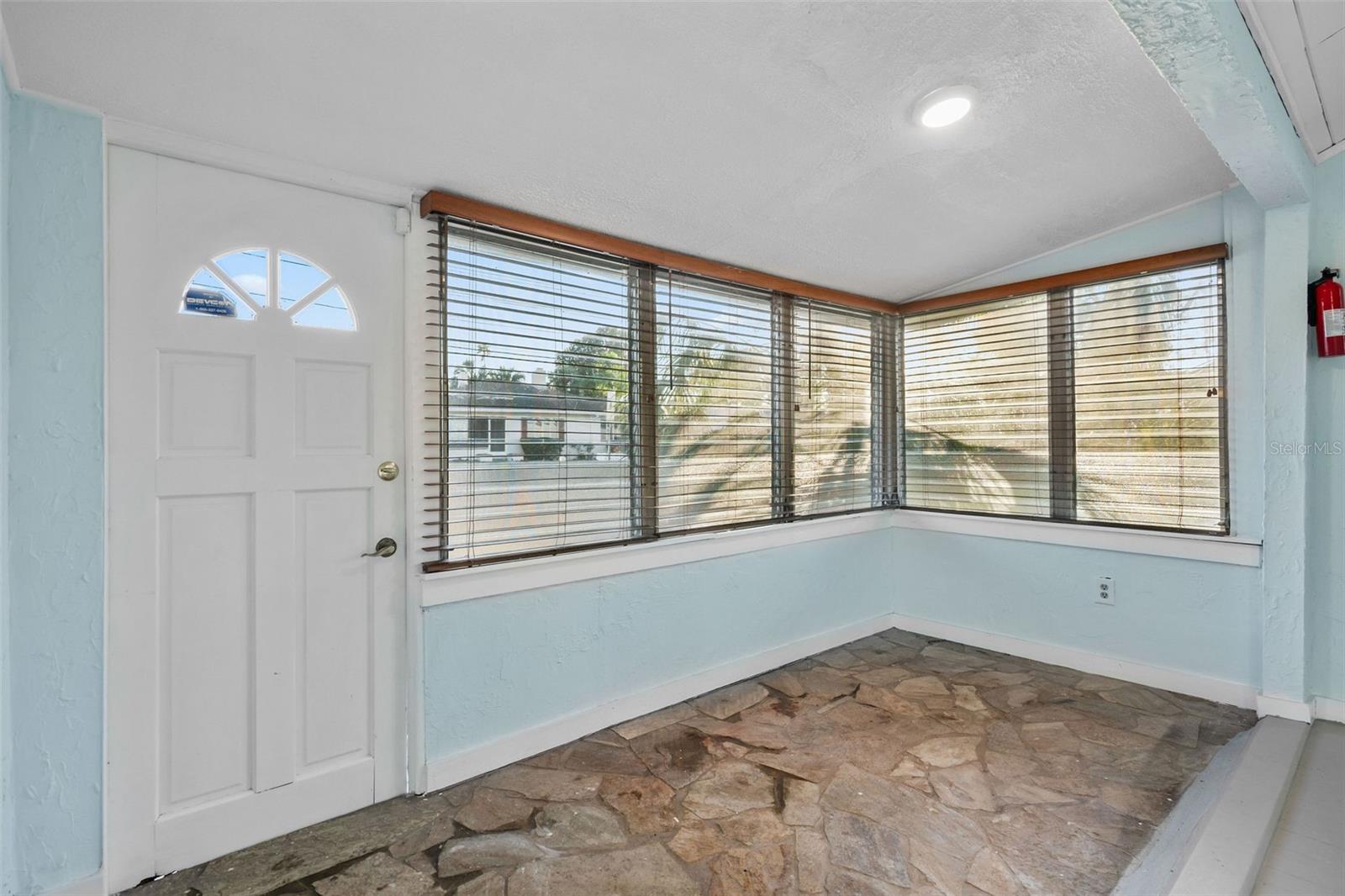 Image 14 of 18 For 412 Pleasant Street