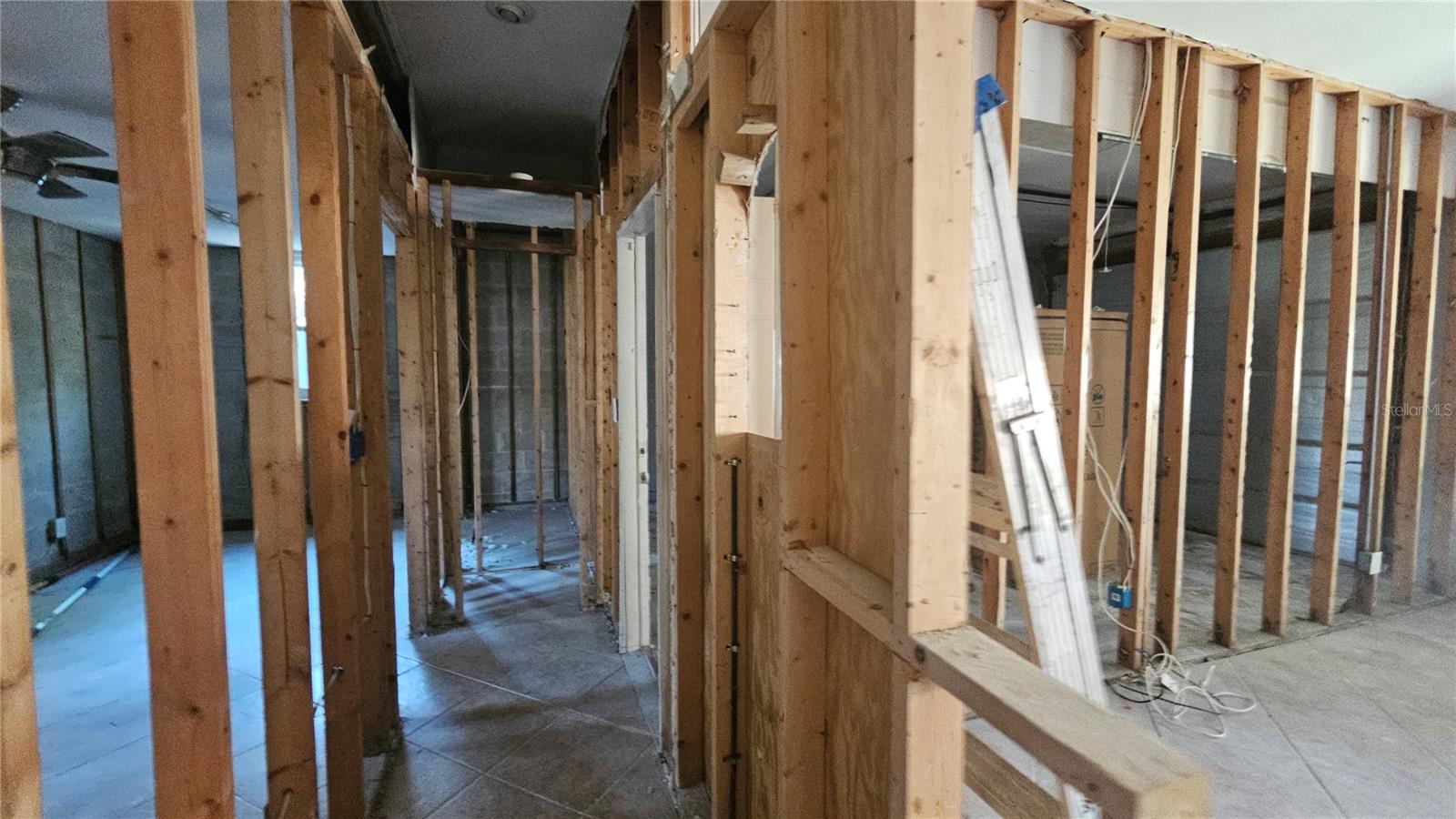 Listing photo id 12 for 208 48th Avenue N