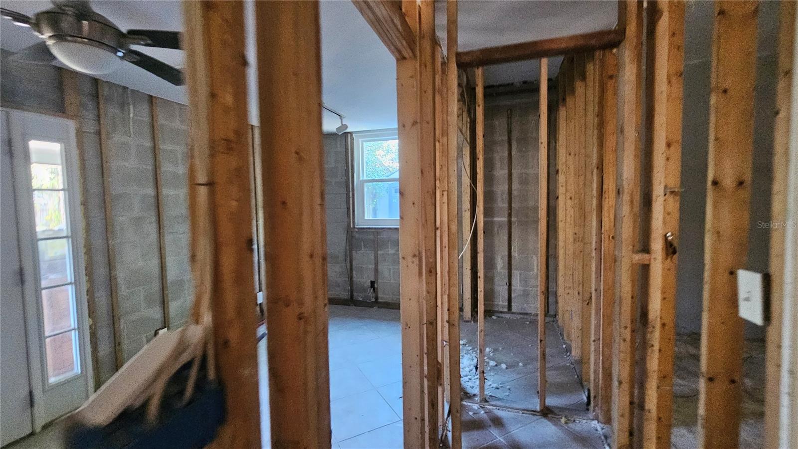 Listing photo id 13 for 208 48th Avenue N