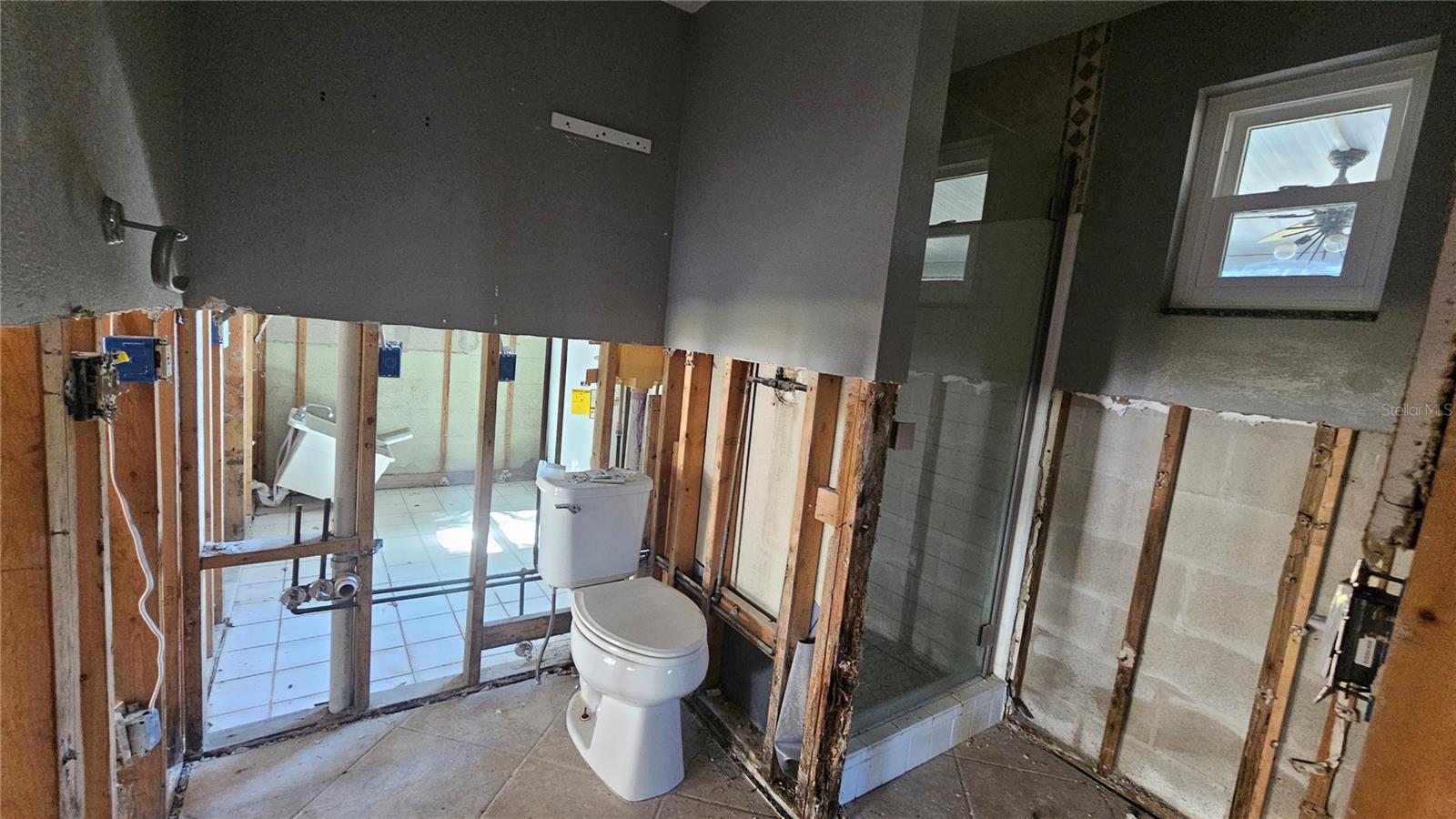 Listing photo id 17 for 208 48th Avenue N