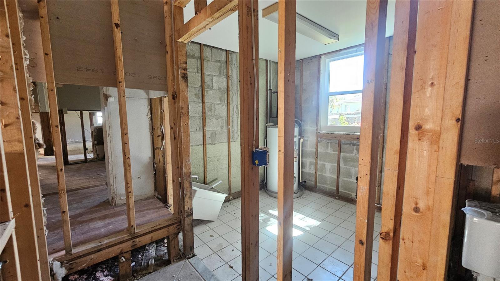 Listing photo id 18 for 208 48th Avenue N