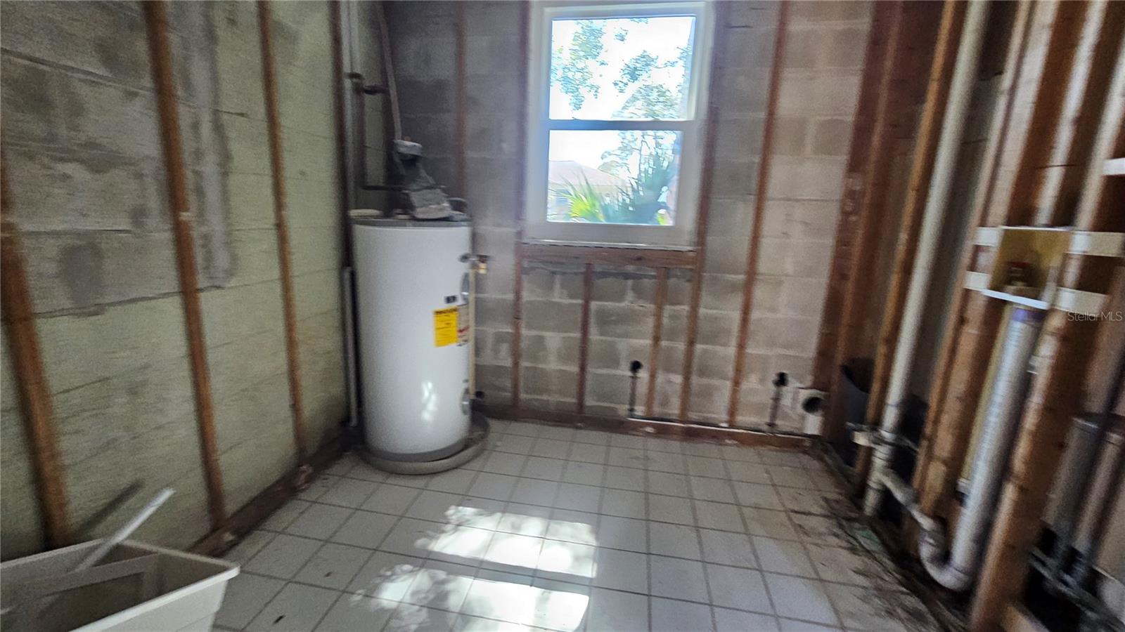 Listing photo id 19 for 208 48th Avenue N