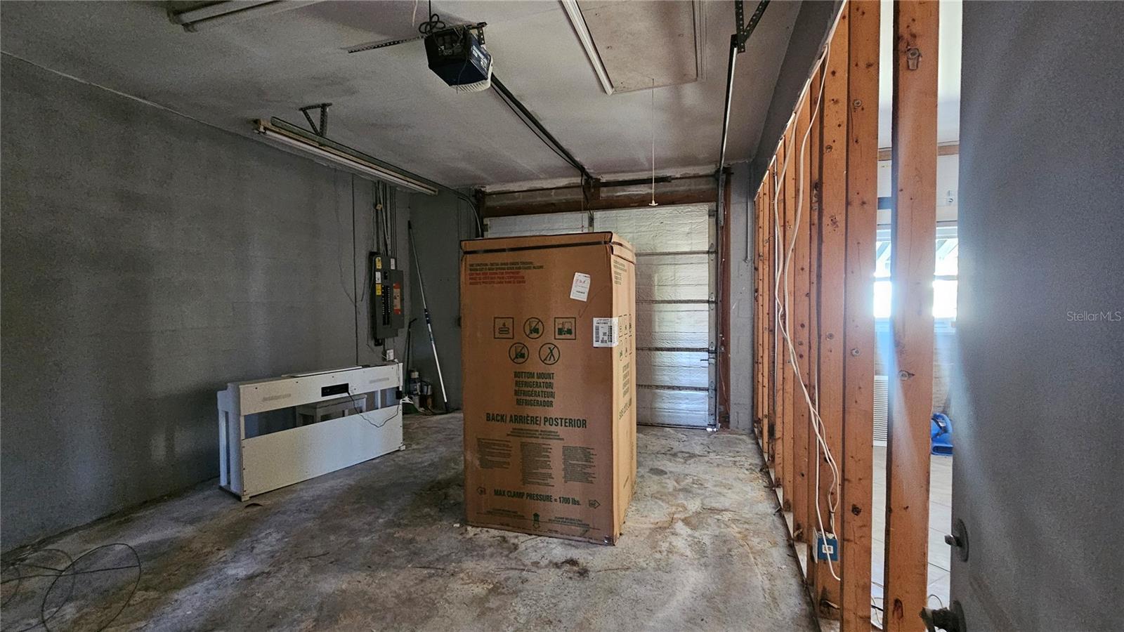 Listing photo id 21 for 208 48th Avenue N