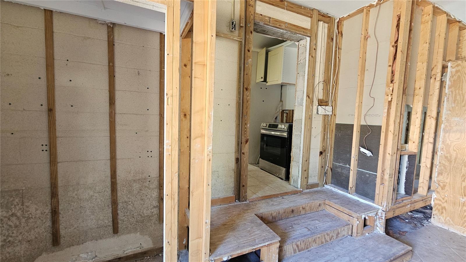 Listing photo id 23 for 208 48th Avenue N