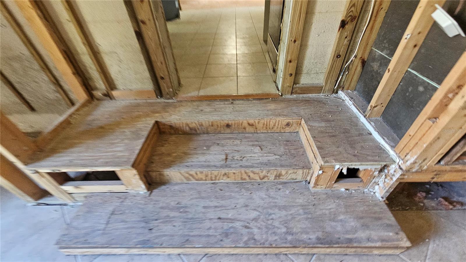 Listing photo id 24 for 208 48th Avenue N