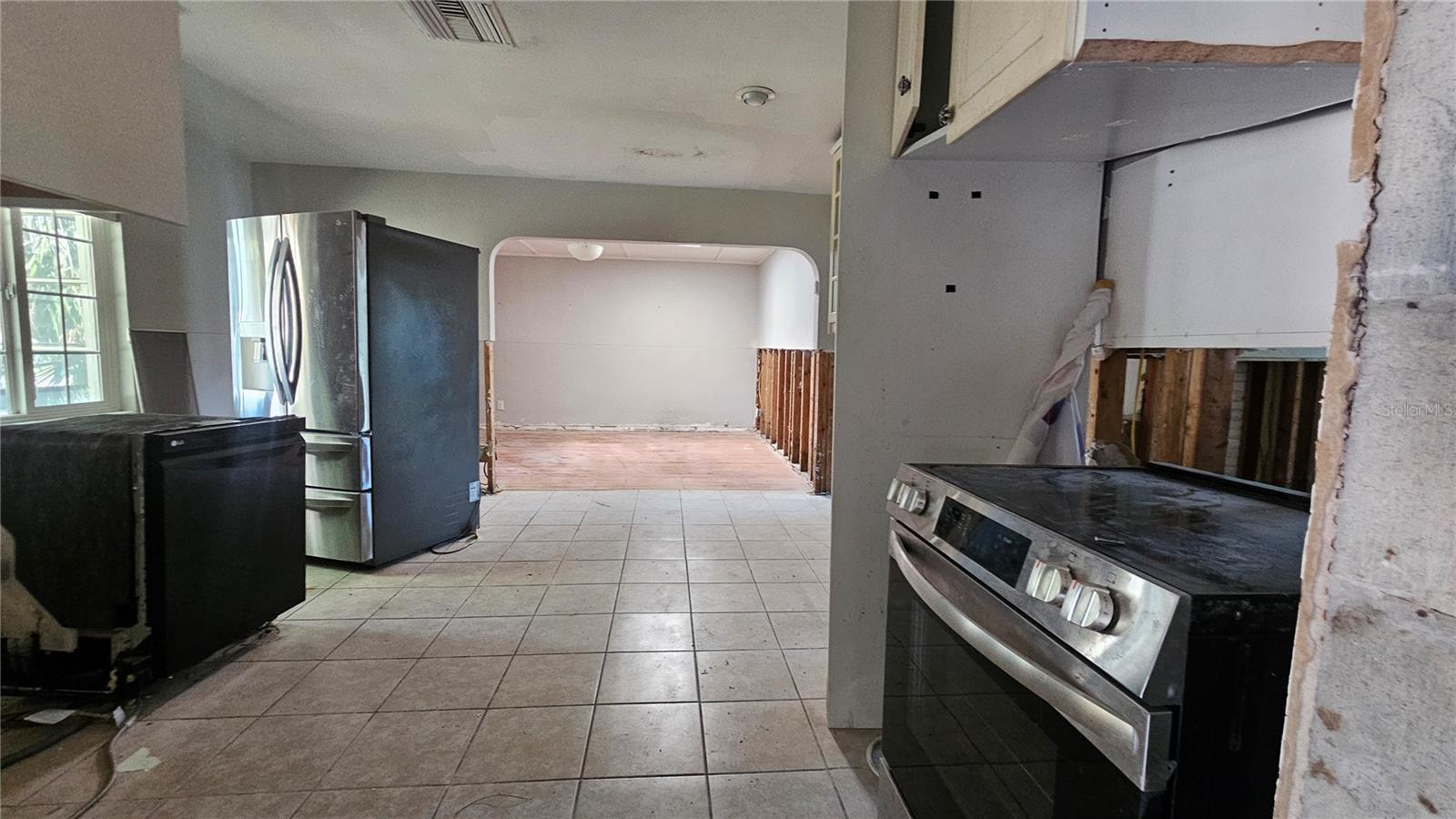 Listing photo id 25 for 208 48th Avenue N