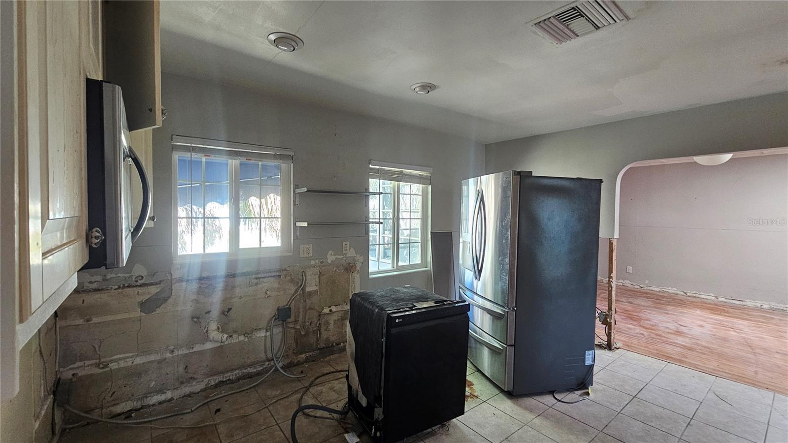 Listing photo id 26 for 208 48th Avenue N