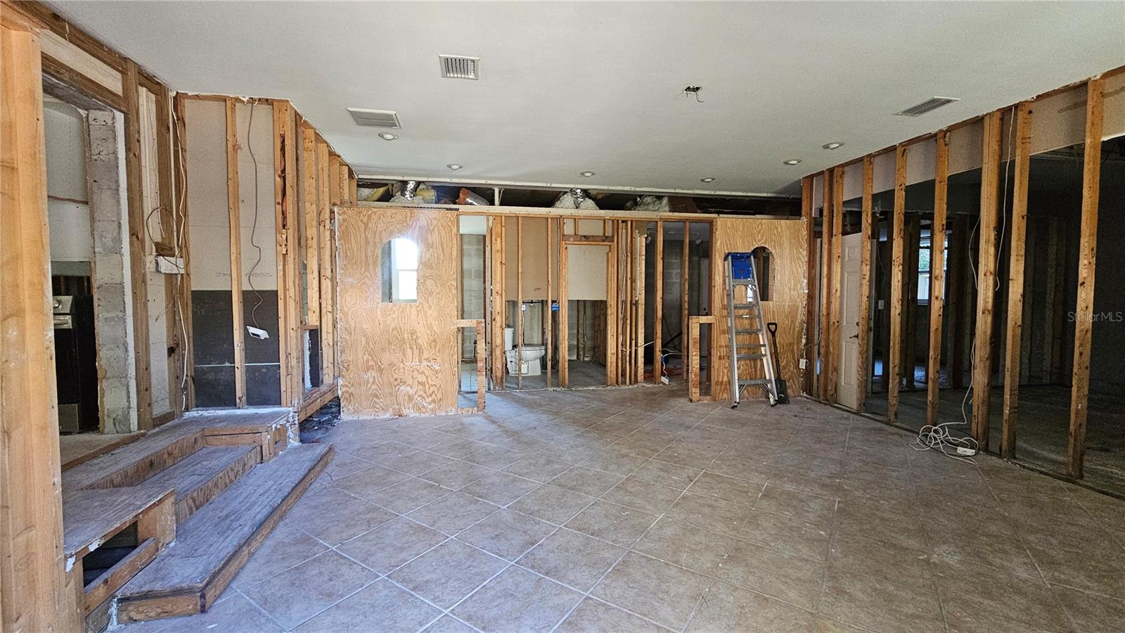 Listing photo id 1 for 208 48th Avenue N