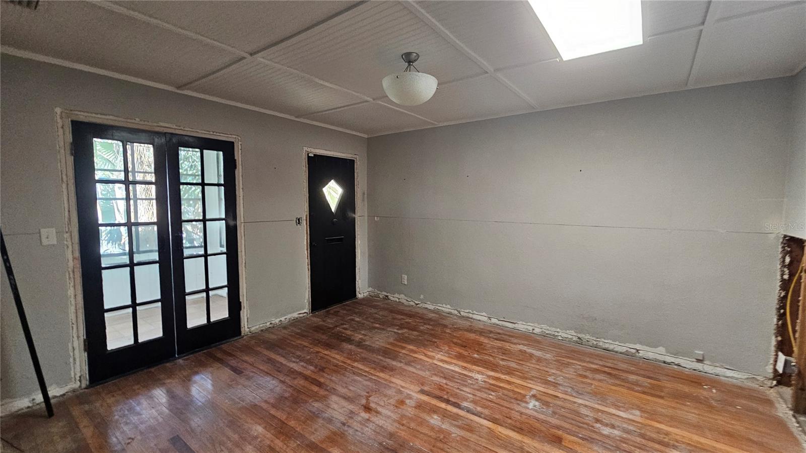 Listing photo id 31 for 208 48th Avenue N