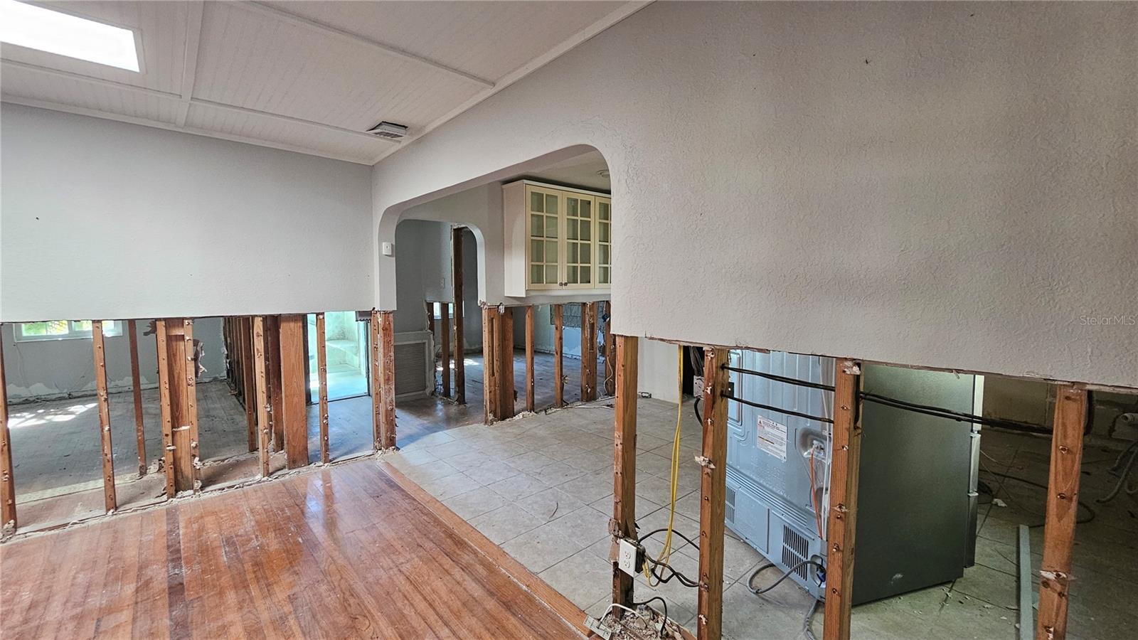 Listing photo id 35 for 208 48th Avenue N