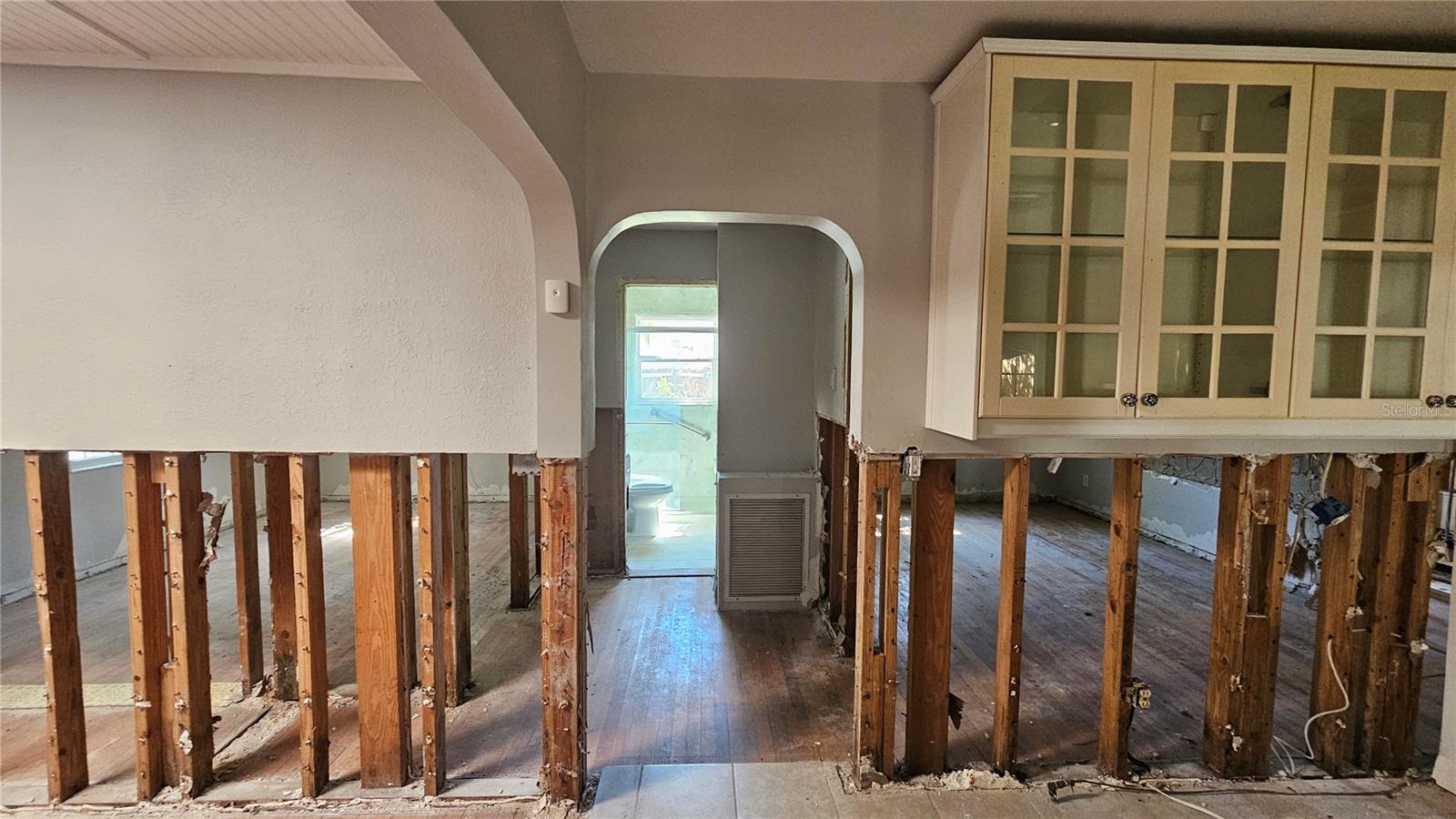 Listing photo id 36 for 208 48th Avenue N