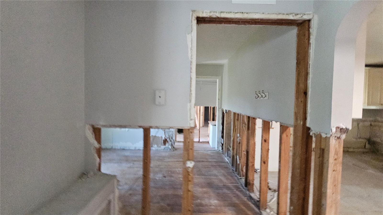 Listing photo id 37 for 208 48th Avenue N