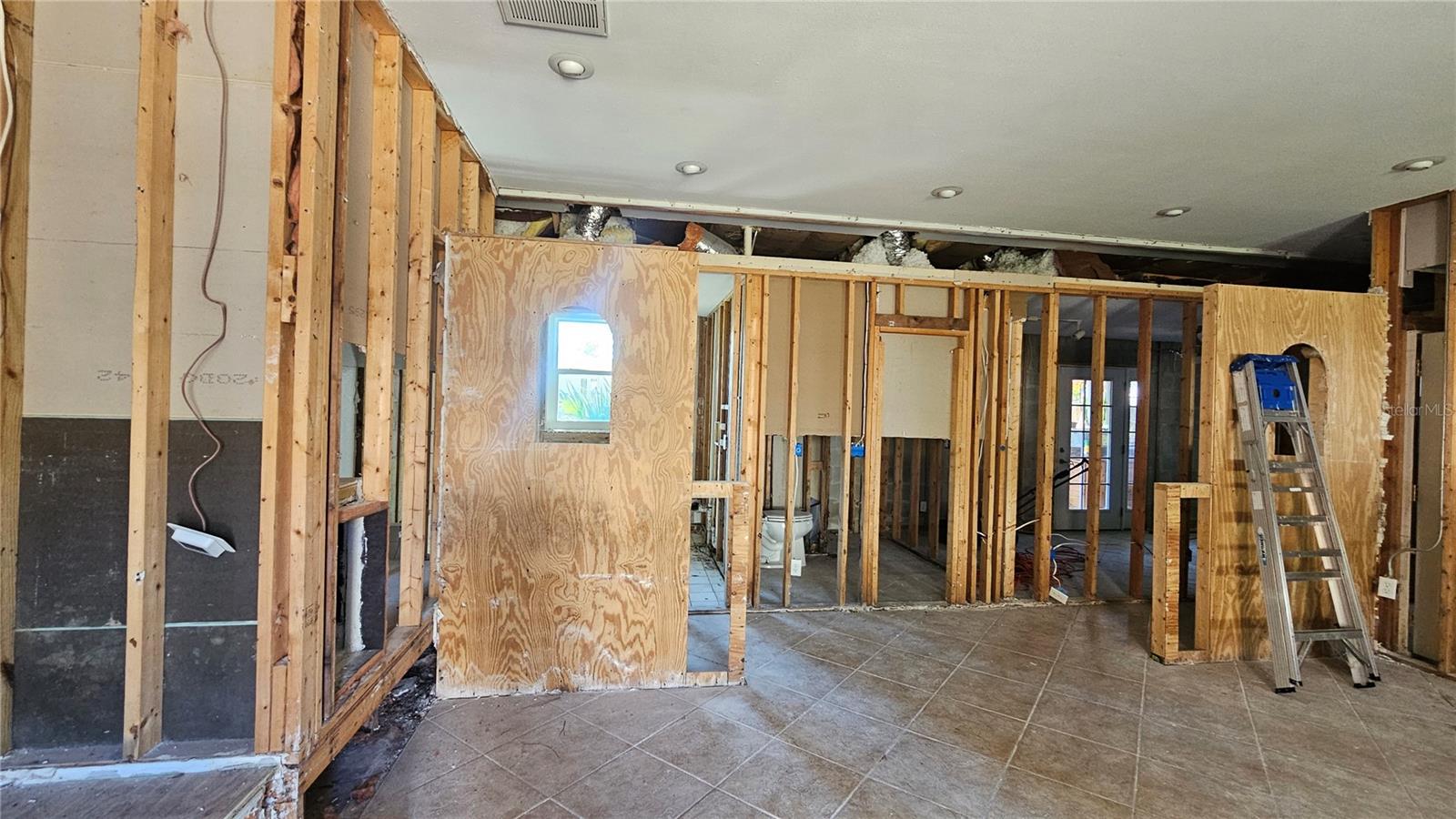 Listing photo id 2 for 208 48th Avenue N