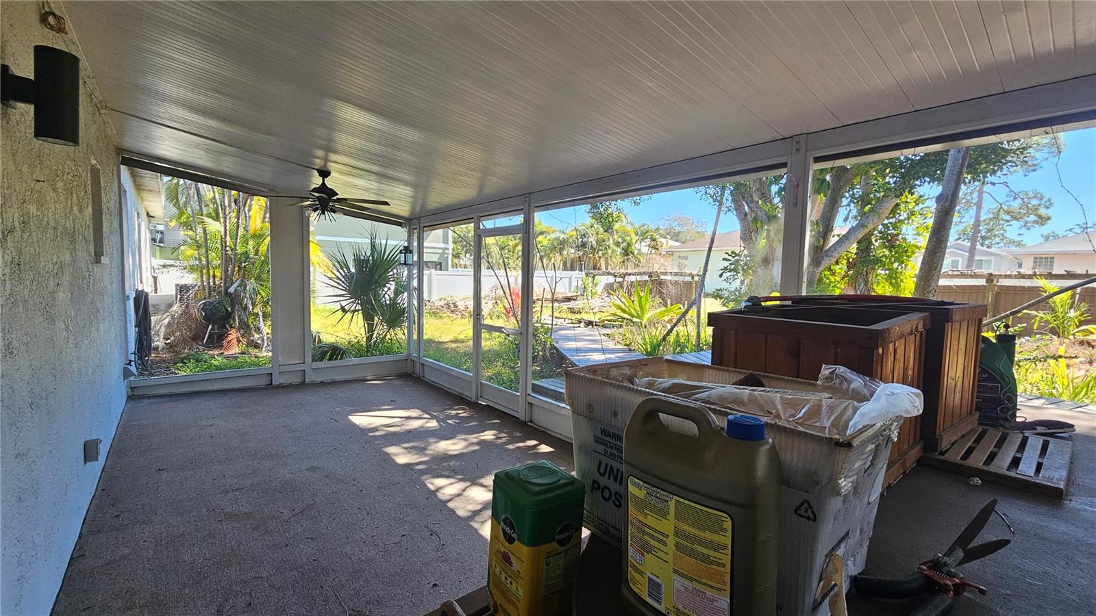 Listing photo id 40 for 208 48th Avenue N