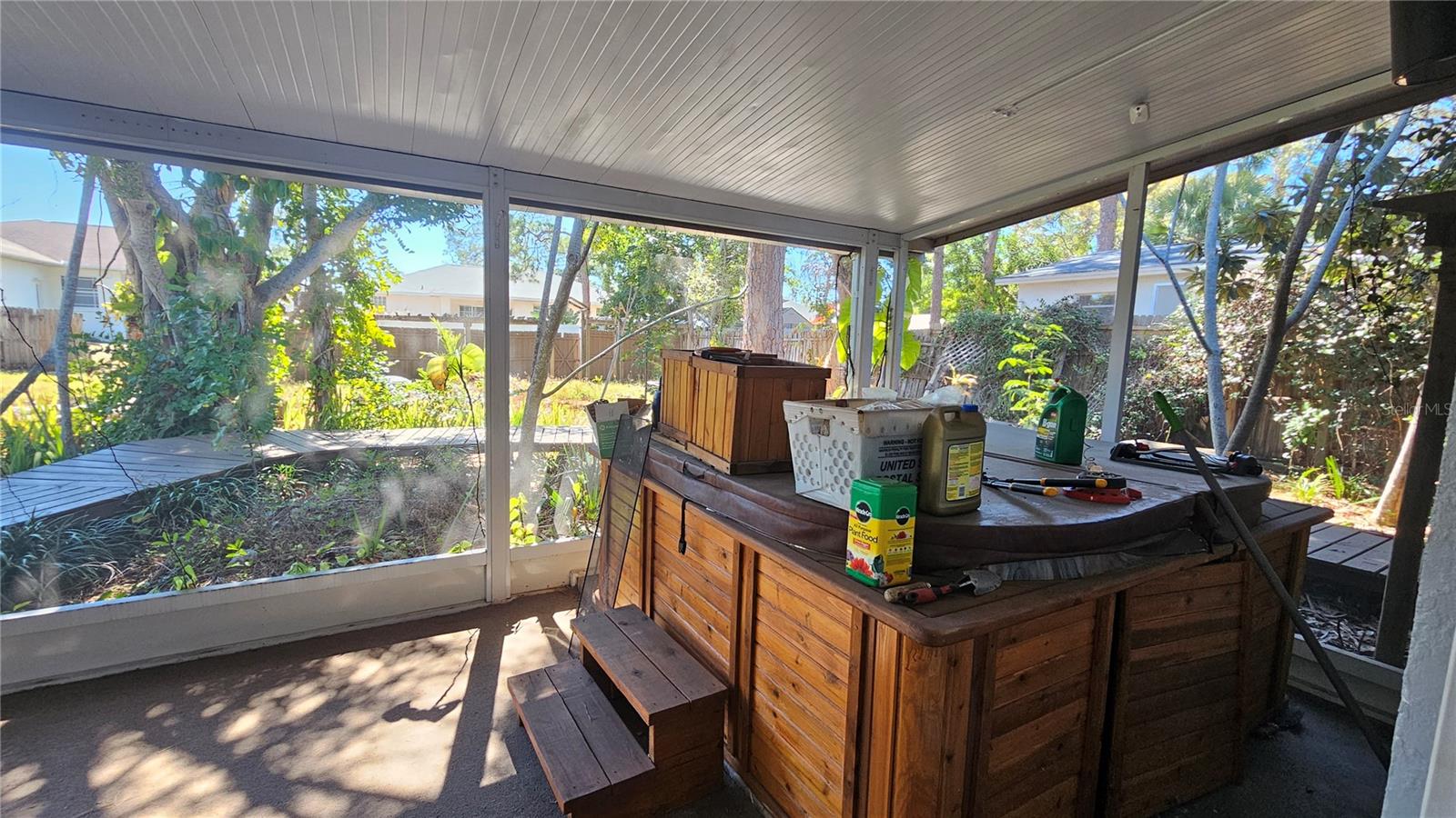 Listing photo id 41 for 208 48th Avenue N