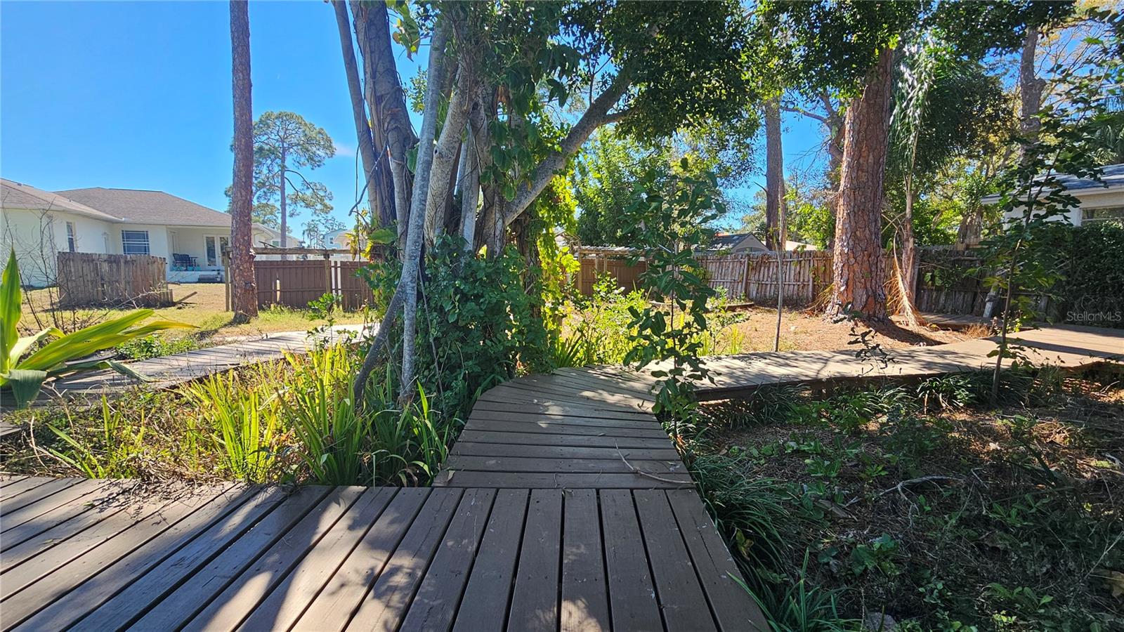 Listing photo id 42 for 208 48th Avenue N