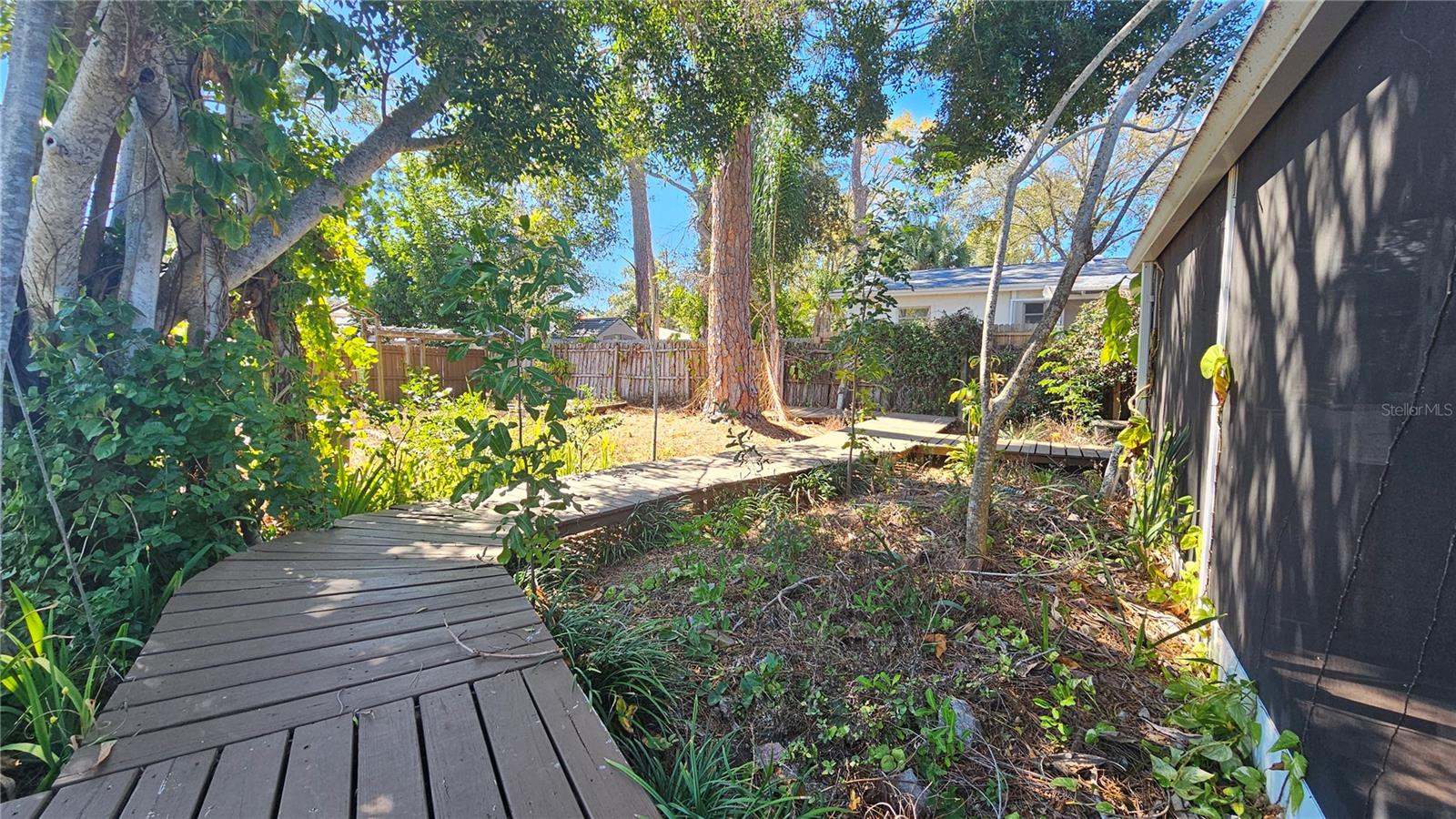 Listing photo id 43 for 208 48th Avenue N