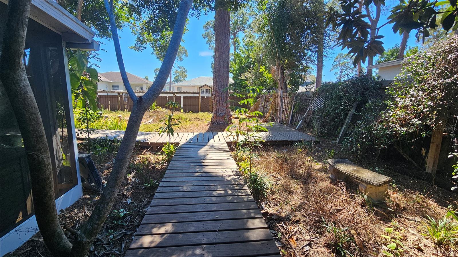 Listing photo id 44 for 208 48th Avenue N