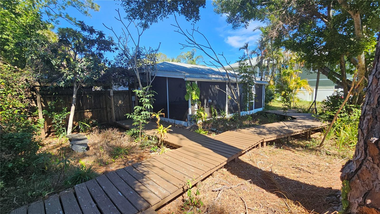 Listing photo id 45 for 208 48th Avenue N