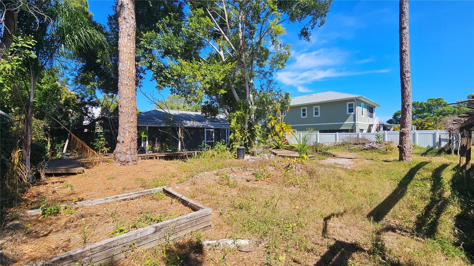 Listing photo id 48 for 208 48th Avenue N