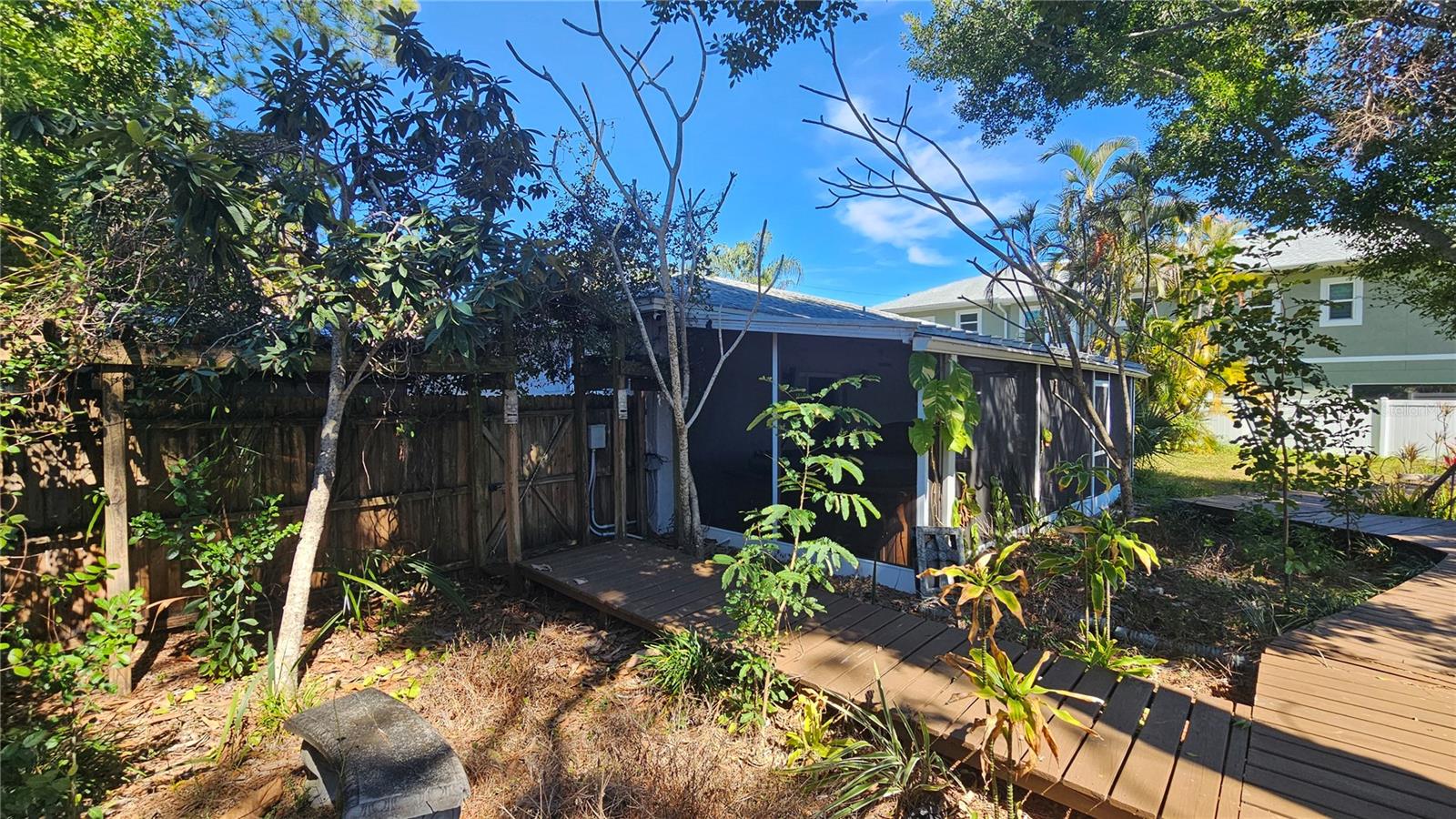 Listing photo id 50 for 208 48th Avenue N