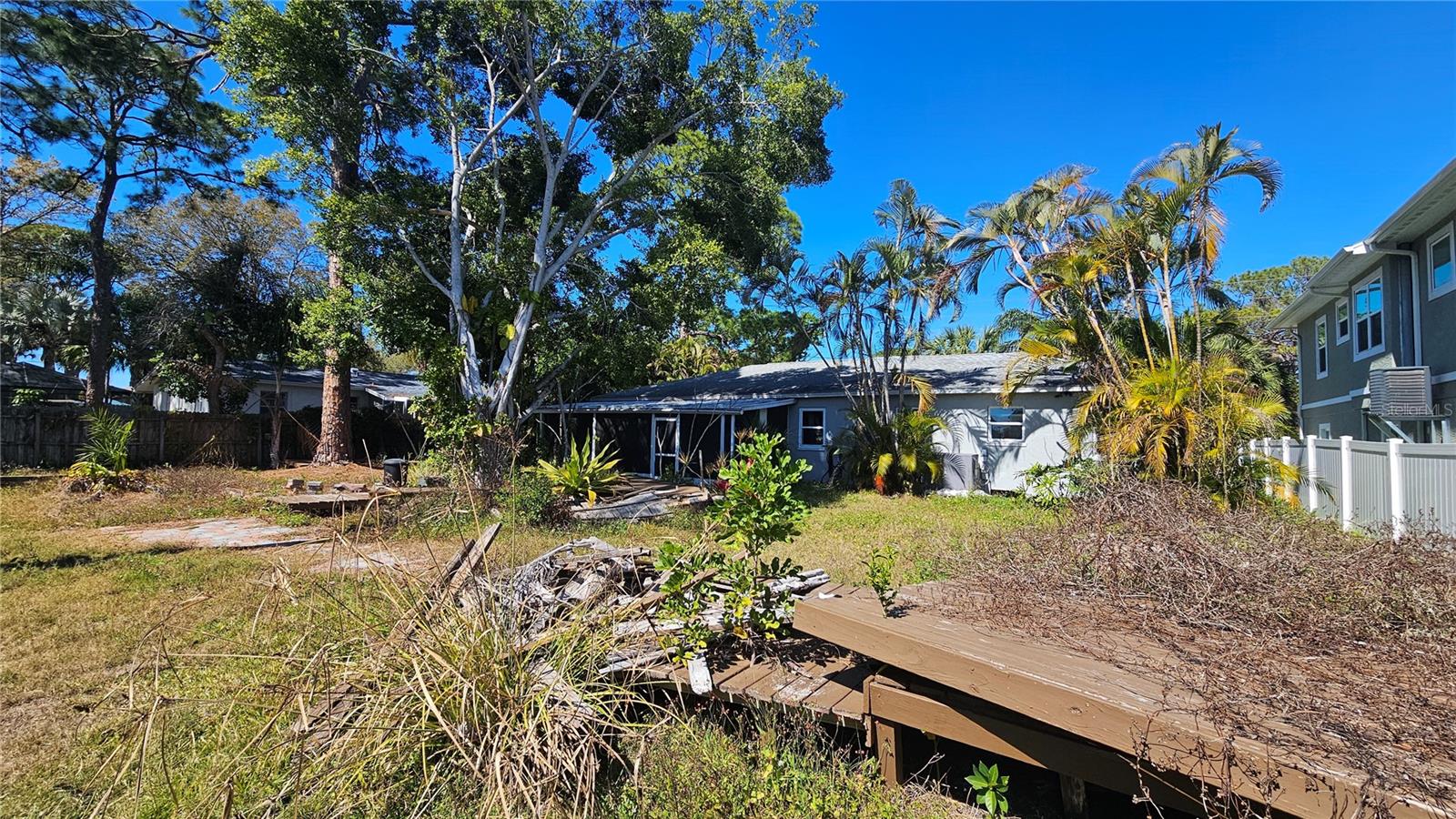 Listing photo id 72 for 208 48th Avenue N