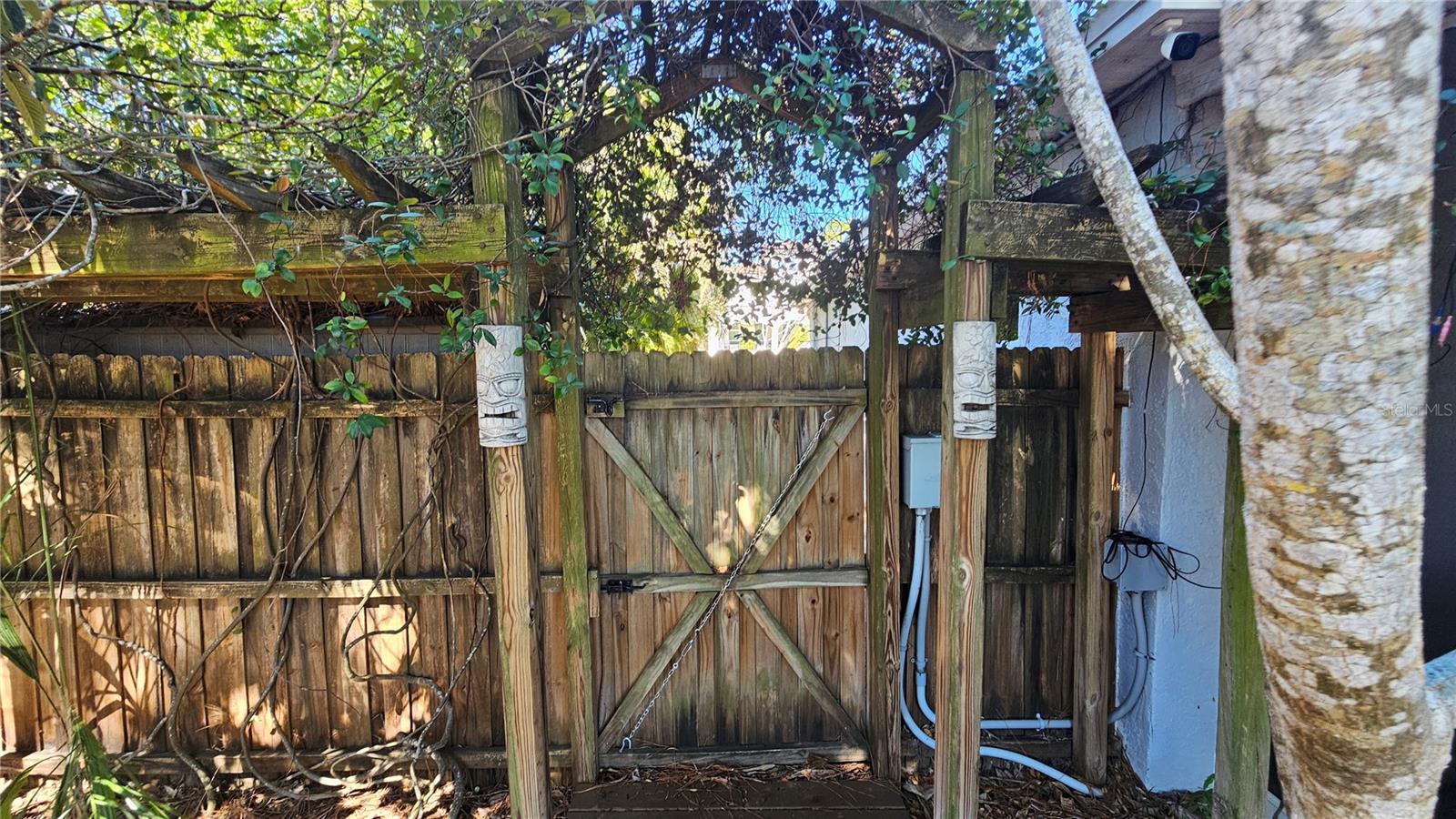 Listing photo id 74 for 208 48th Avenue N