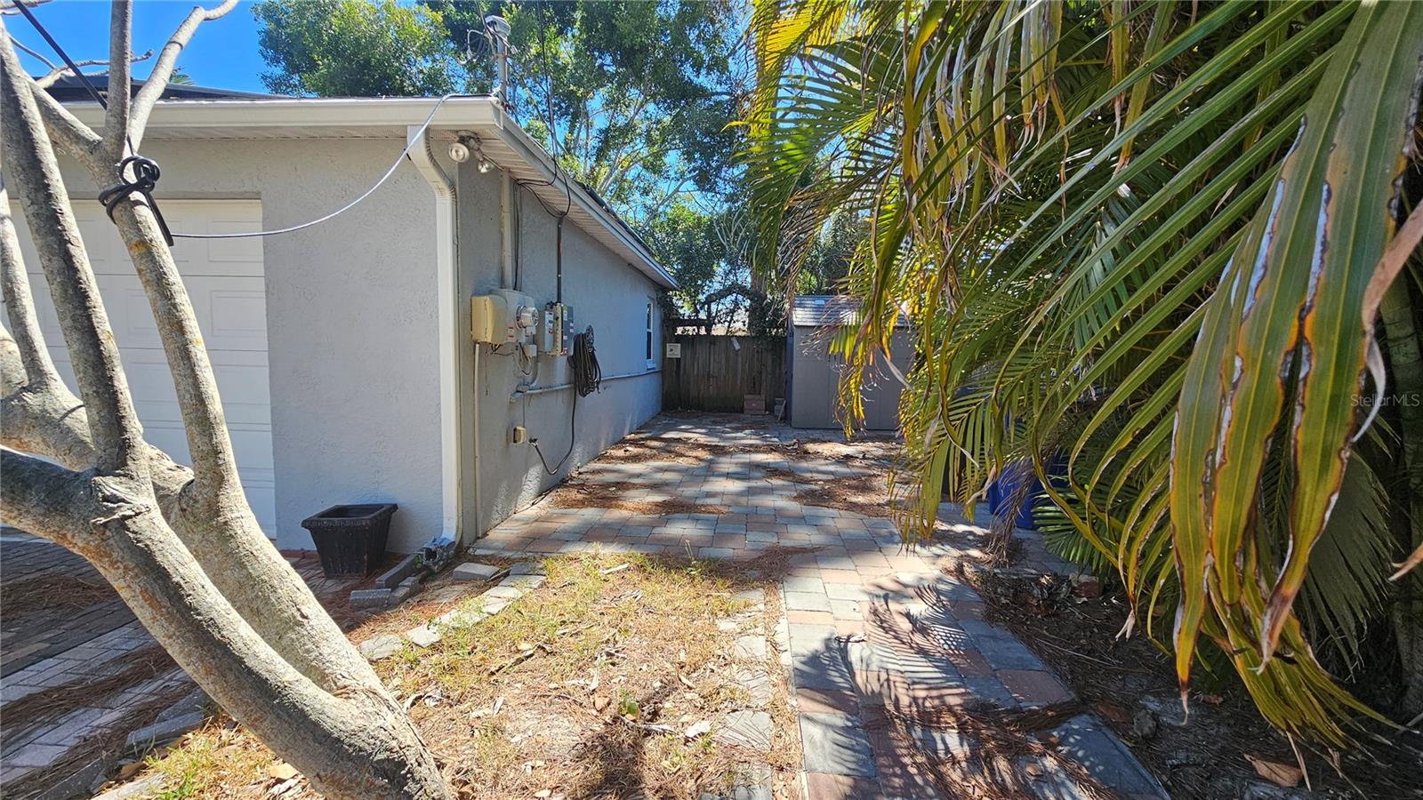 Listing photo id 76 for 208 48th Avenue N