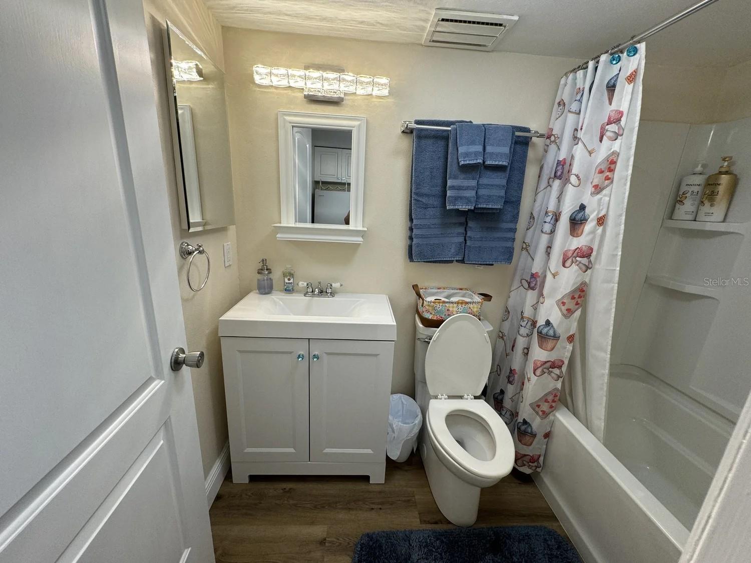 Image 13 of 17 For 20865 Haulover Cove D-4