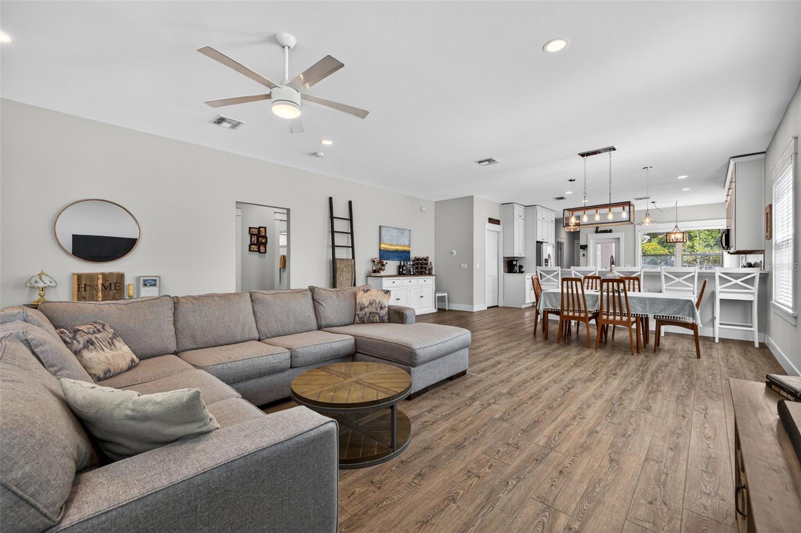 Image 3 of 47 For 1137 55th Avenue N