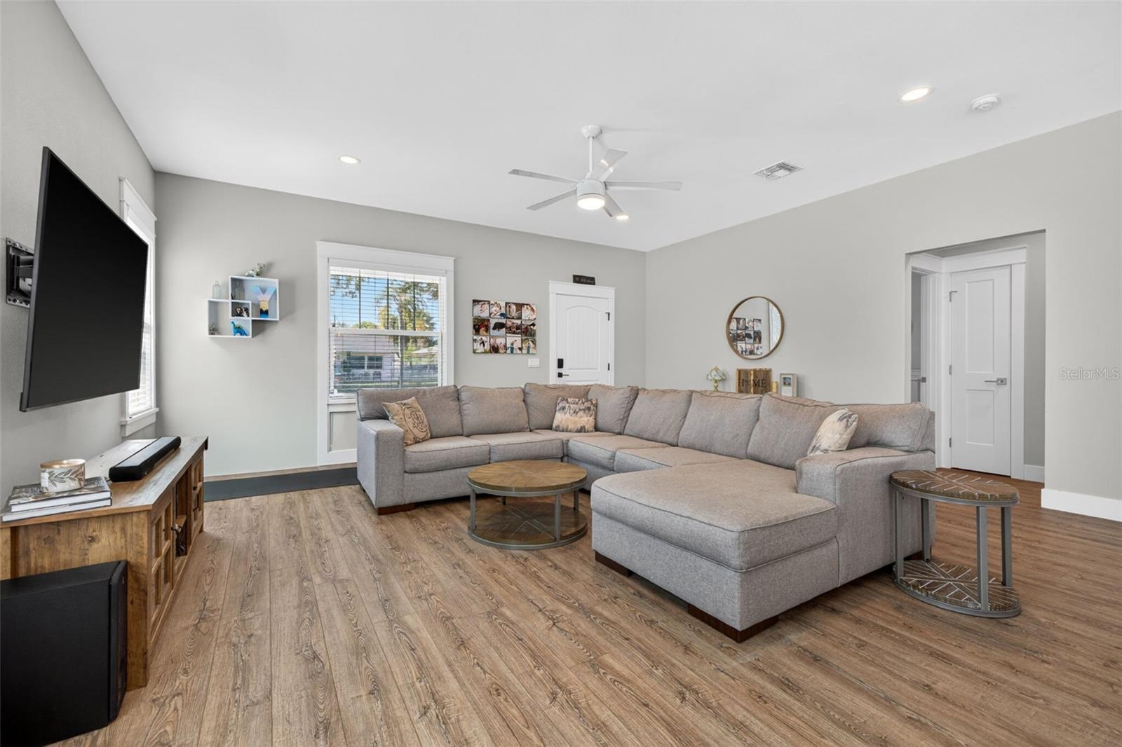 Image 5 of 47 For 1137 55th Avenue N