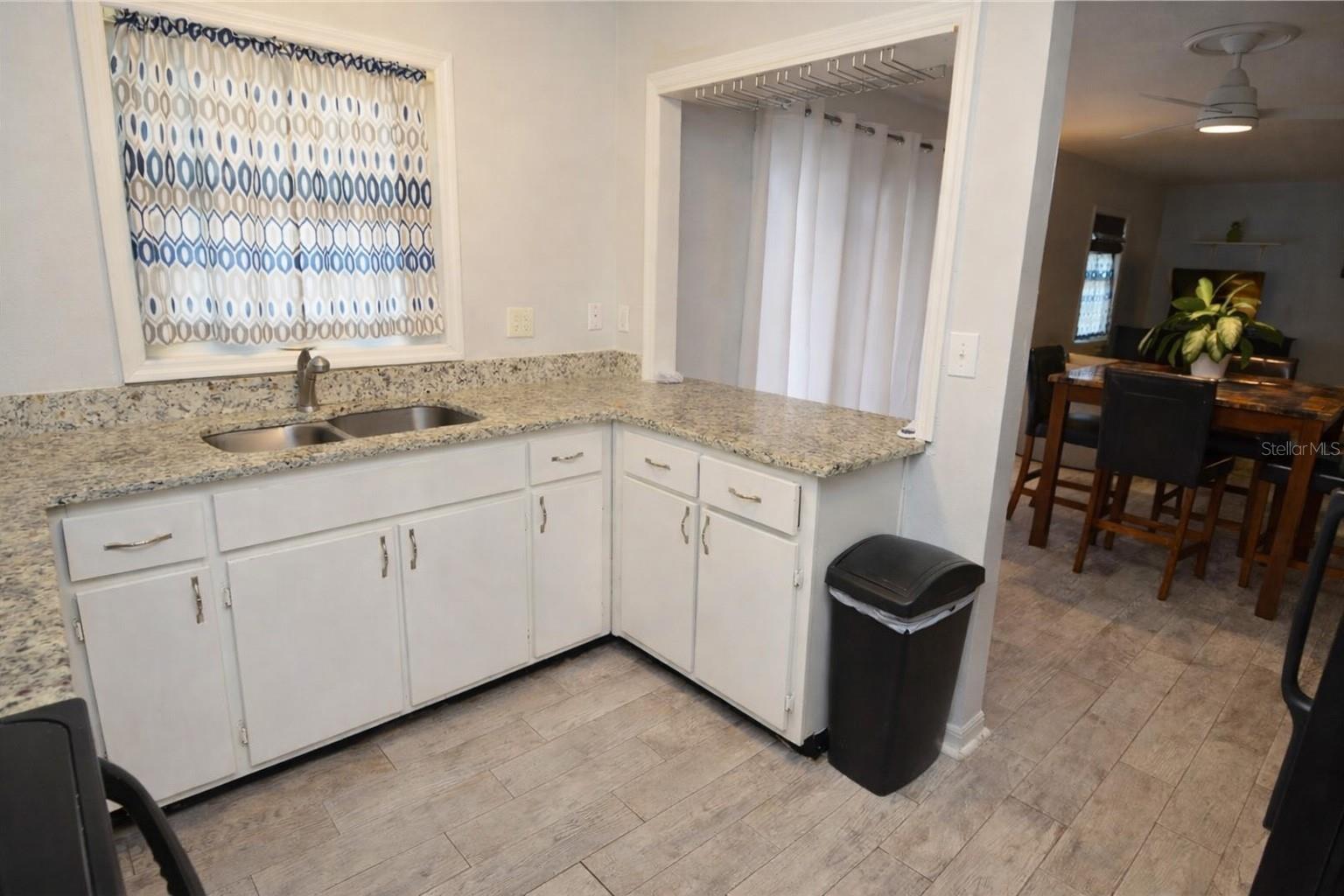 Image 10 of 100 For 3873 Pompano Drive Se B