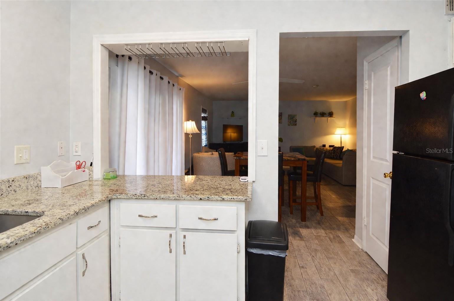 Image 11 of 100 For 3873 Pompano Drive Se B