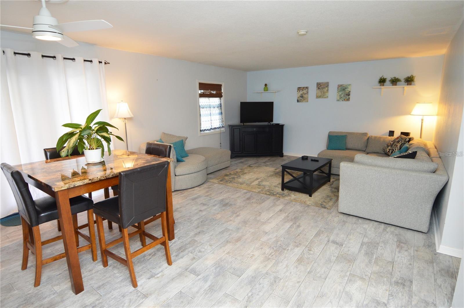 Image 14 of 100 For 3873 Pompano Drive Se B