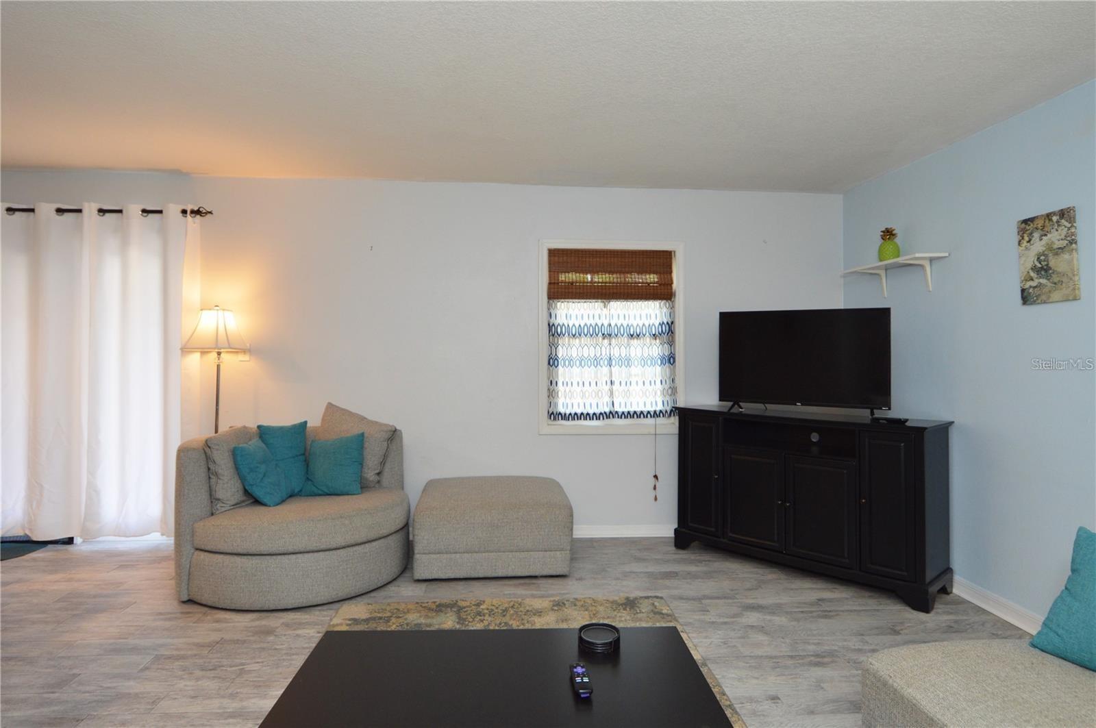 Image 15 of 100 For 3873 Pompano Drive Se B