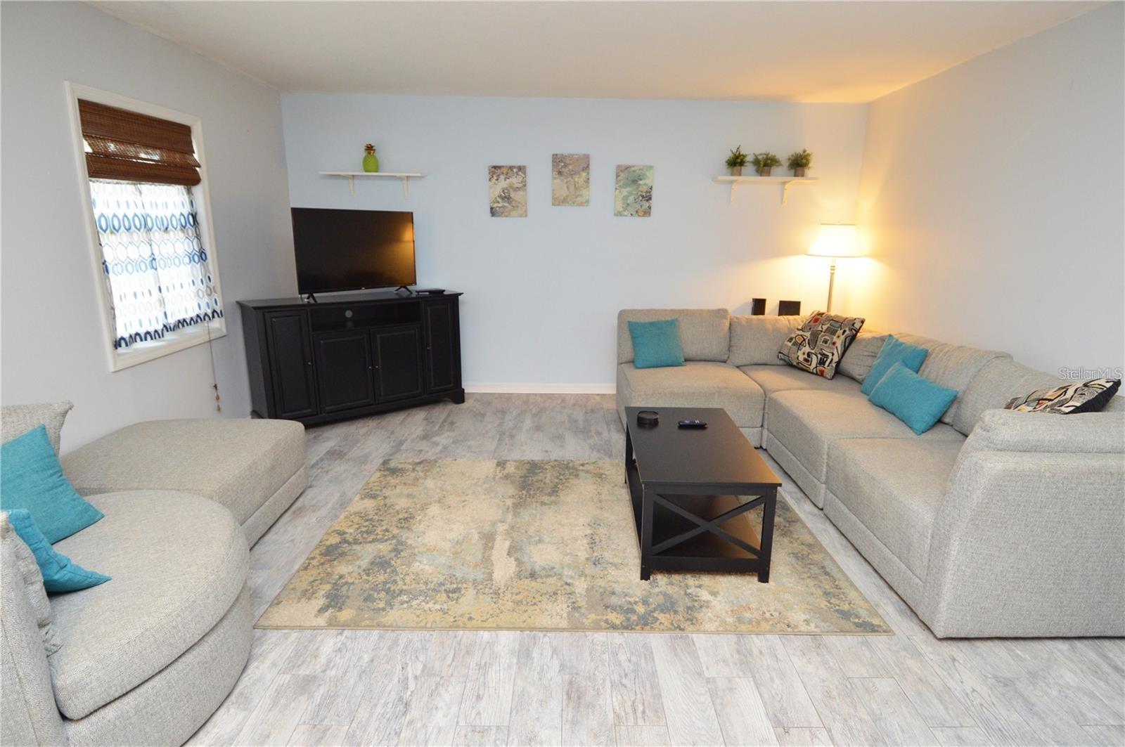 Image 17 of 100 For 3873 Pompano Drive Se B