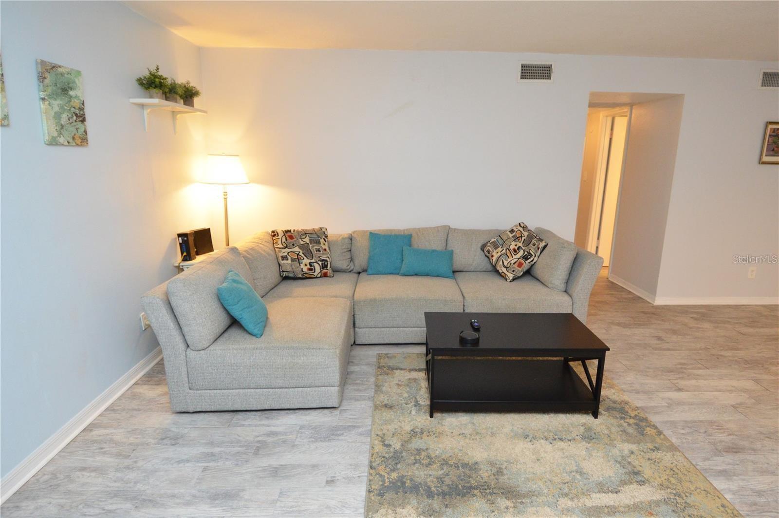 Image 19 of 100 For 3873 Pompano Drive Se B