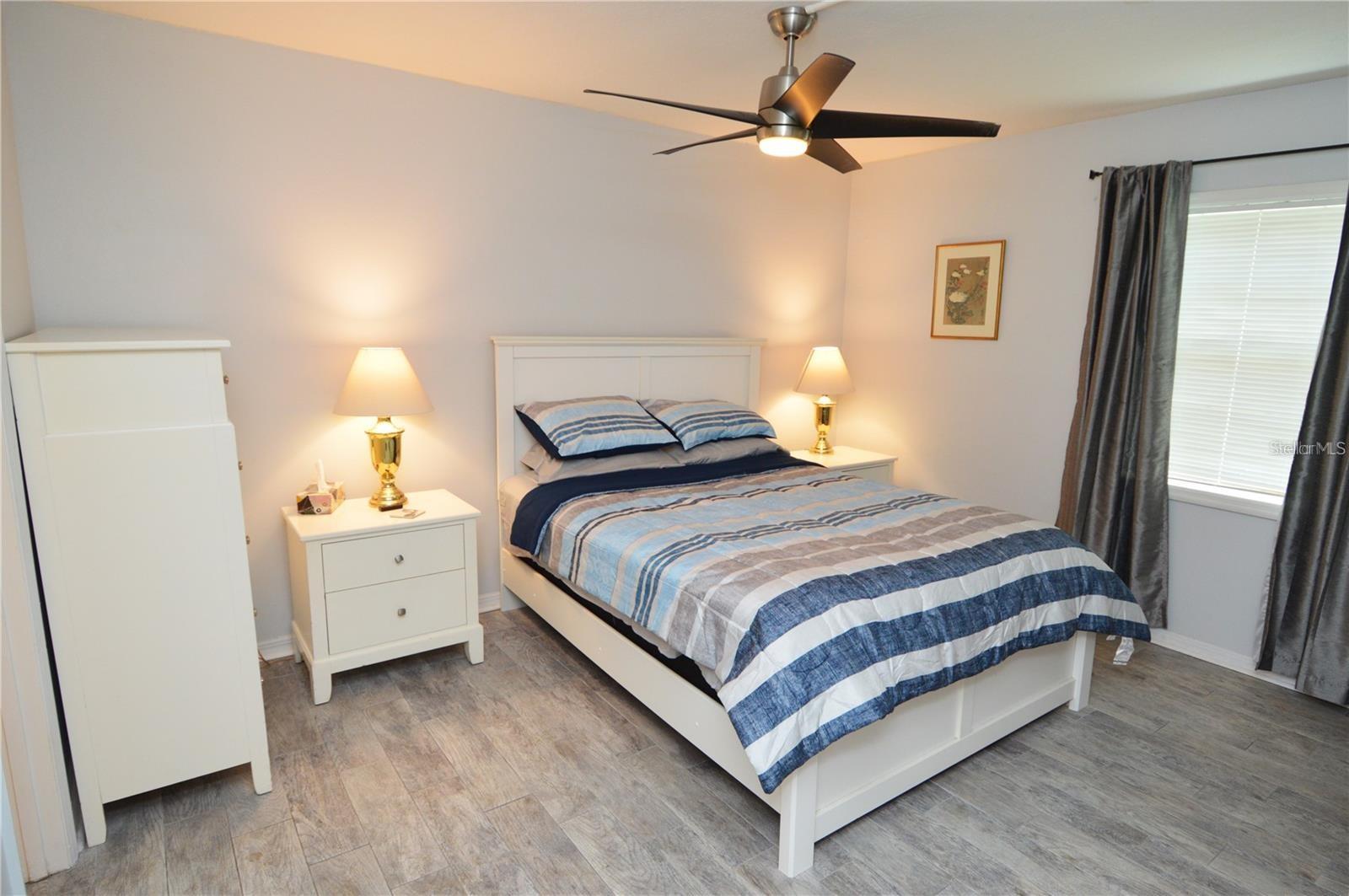 Image 20 of 100 For 3873 Pompano Drive Se B