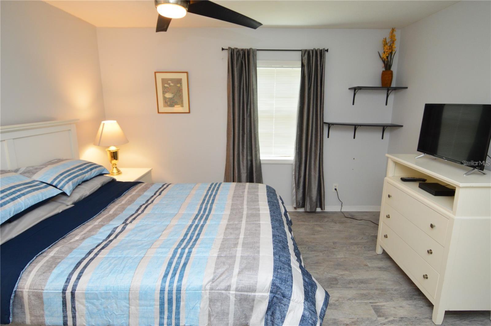 Image 21 of 100 For 3873 Pompano Drive Se B