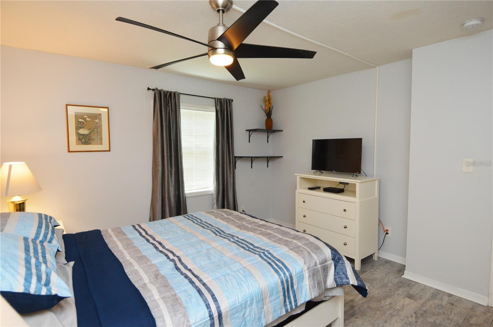 Image 22 of 100 For 3873 Pompano Drive Se B