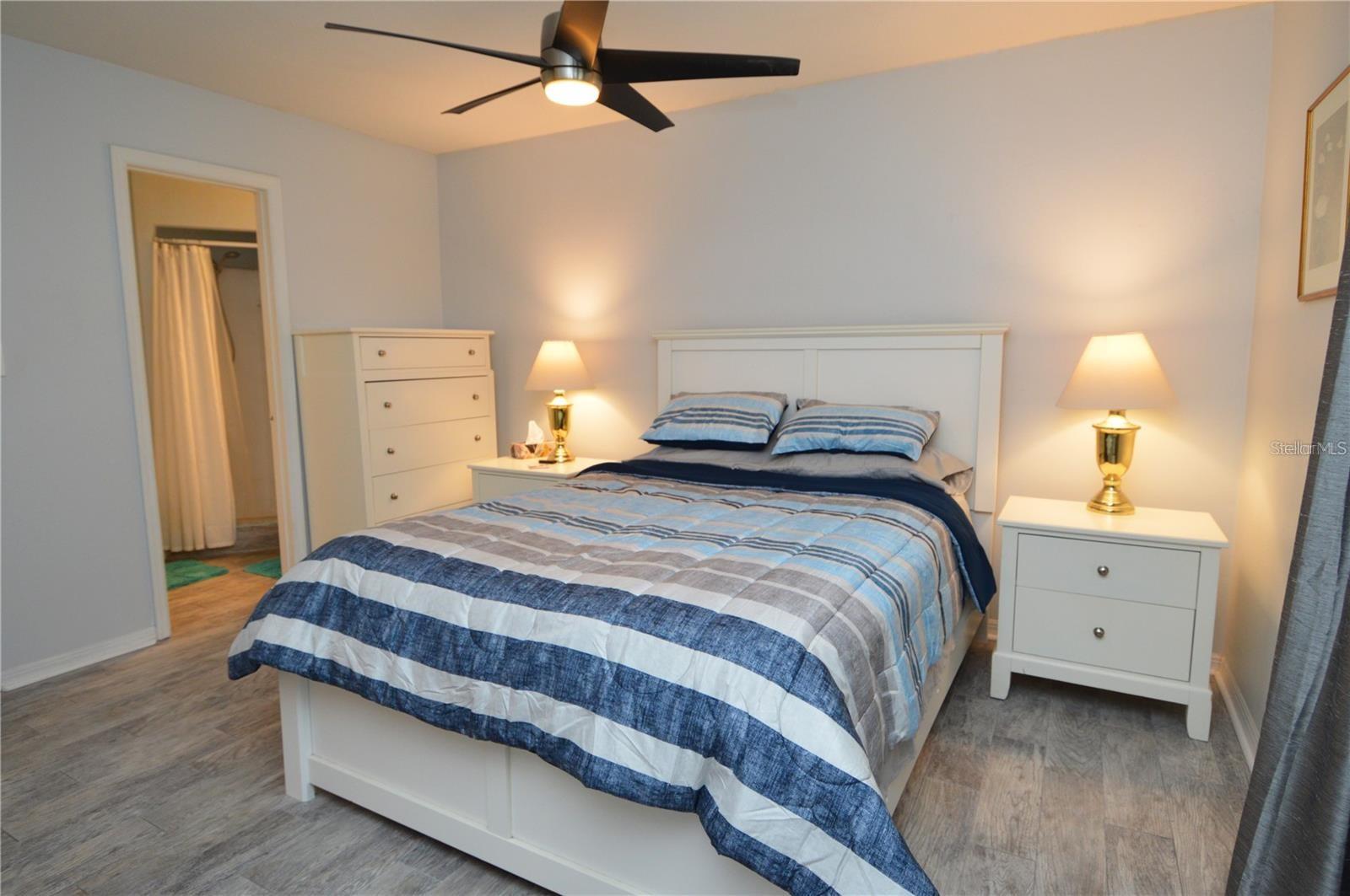 Image 23 of 100 For 3873 Pompano Drive Se B