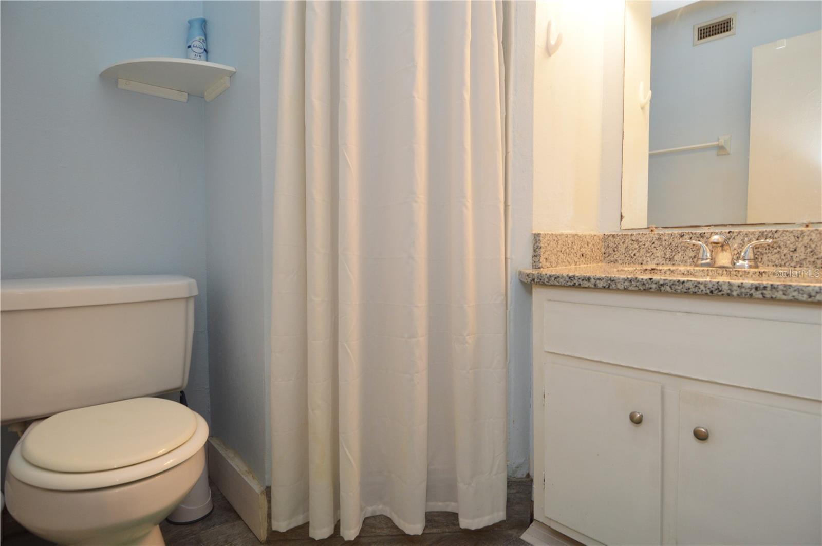 Image 25 of 100 For 3873 Pompano Drive Se B