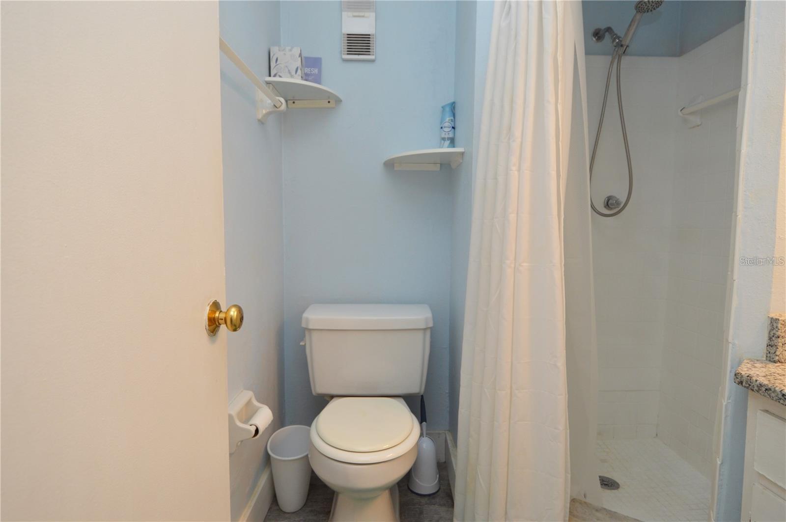 Image 27 of 100 For 3873 Pompano Drive Se B