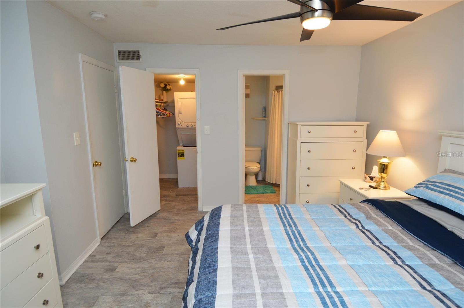 Image 28 of 100 For 3873 Pompano Drive Se B